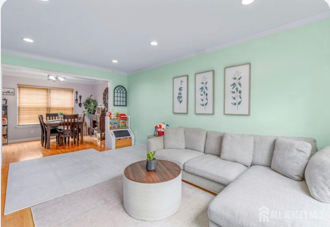40 Lantern Lane Sayreville NJ 08872