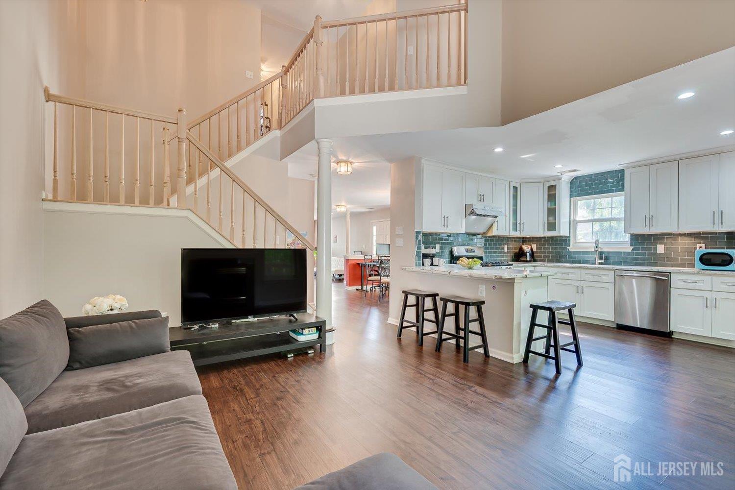 26 Alpine Road Holmdel NJ 07733