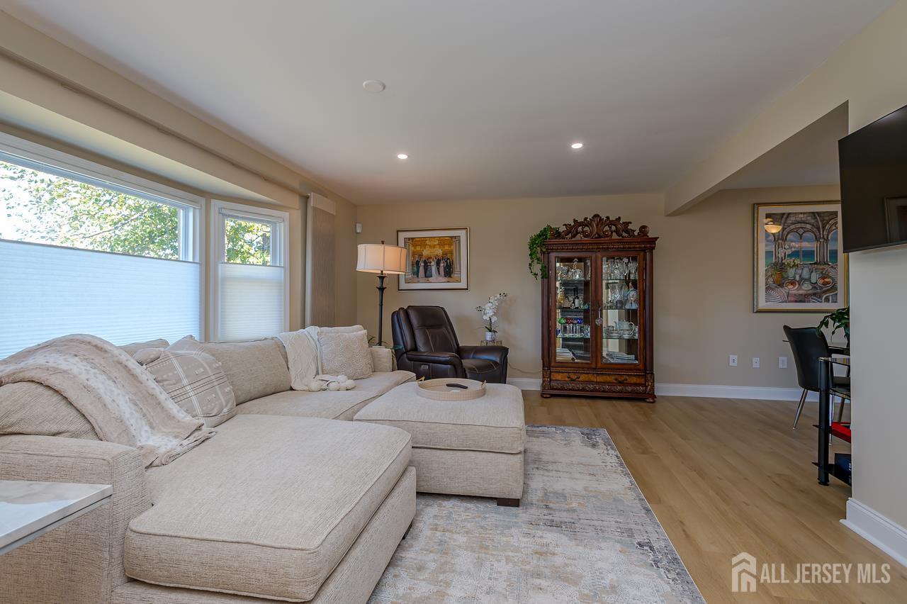 38 Holly Drive Sayreville NJ 08859