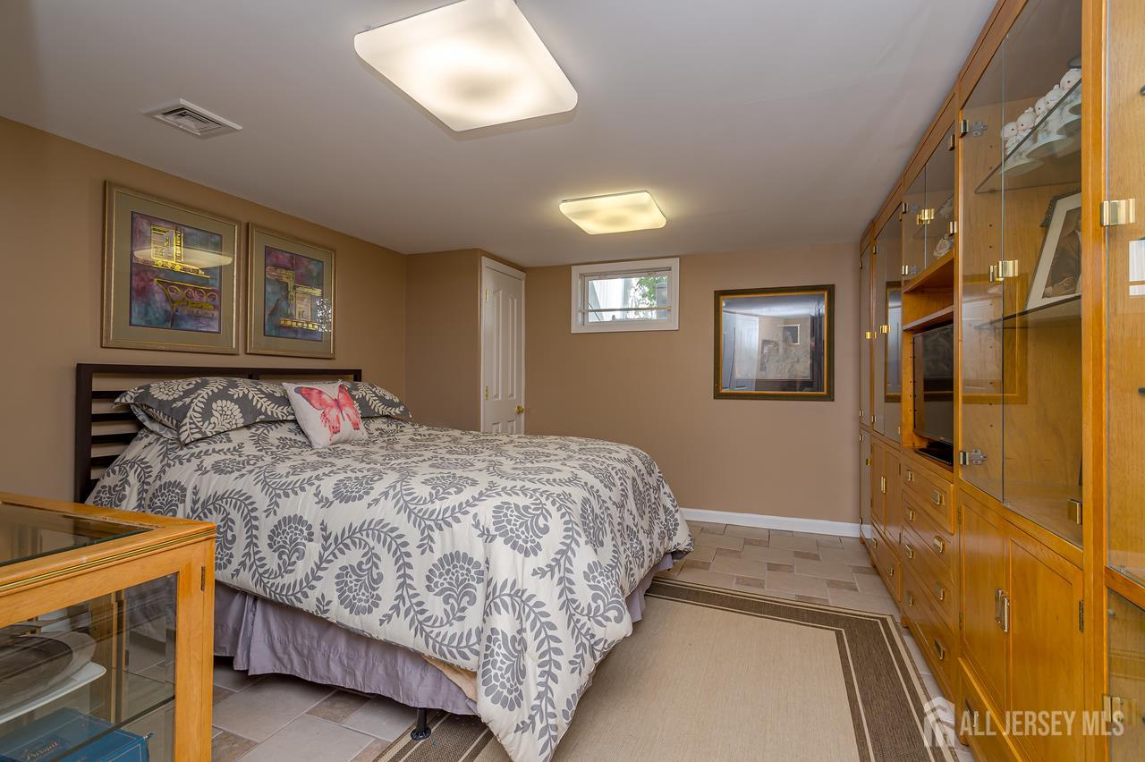 38 Holly Drive Sayreville NJ 08859