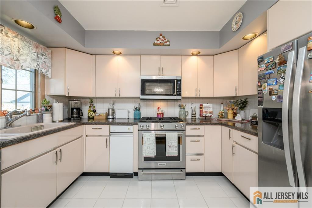 124 Inwood Avenue Colonia NJ 07067