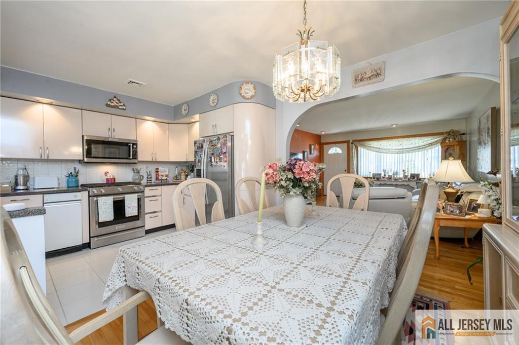 124 Inwood Avenue Colonia NJ 07067
