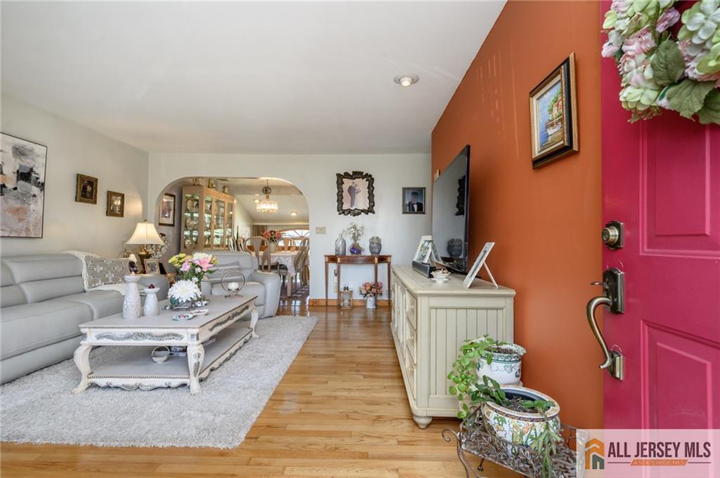 124 Inwood Avenue Colonia NJ 07067