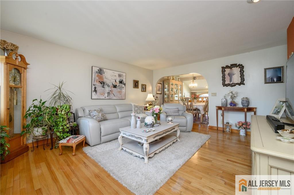 124 Inwood Avenue Colonia NJ 07067