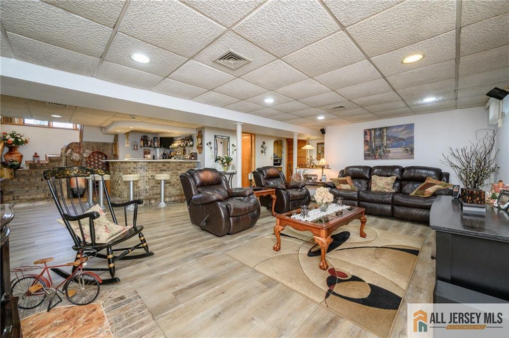 124 Inwood Avenue Colonia NJ 07067
