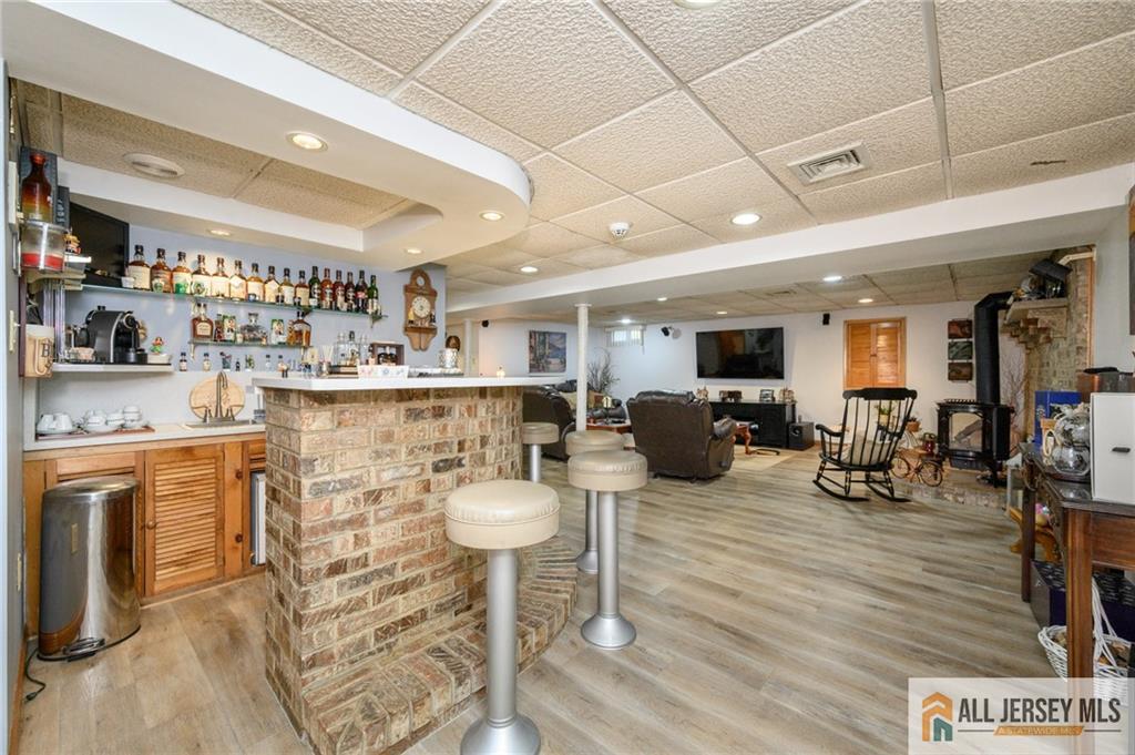 124 Inwood Avenue Colonia NJ 07067