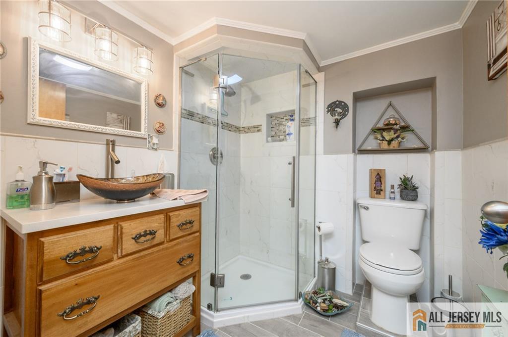 124 Inwood Avenue Colonia NJ 07067