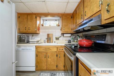 124 Inwood Avenue Colonia NJ 07067