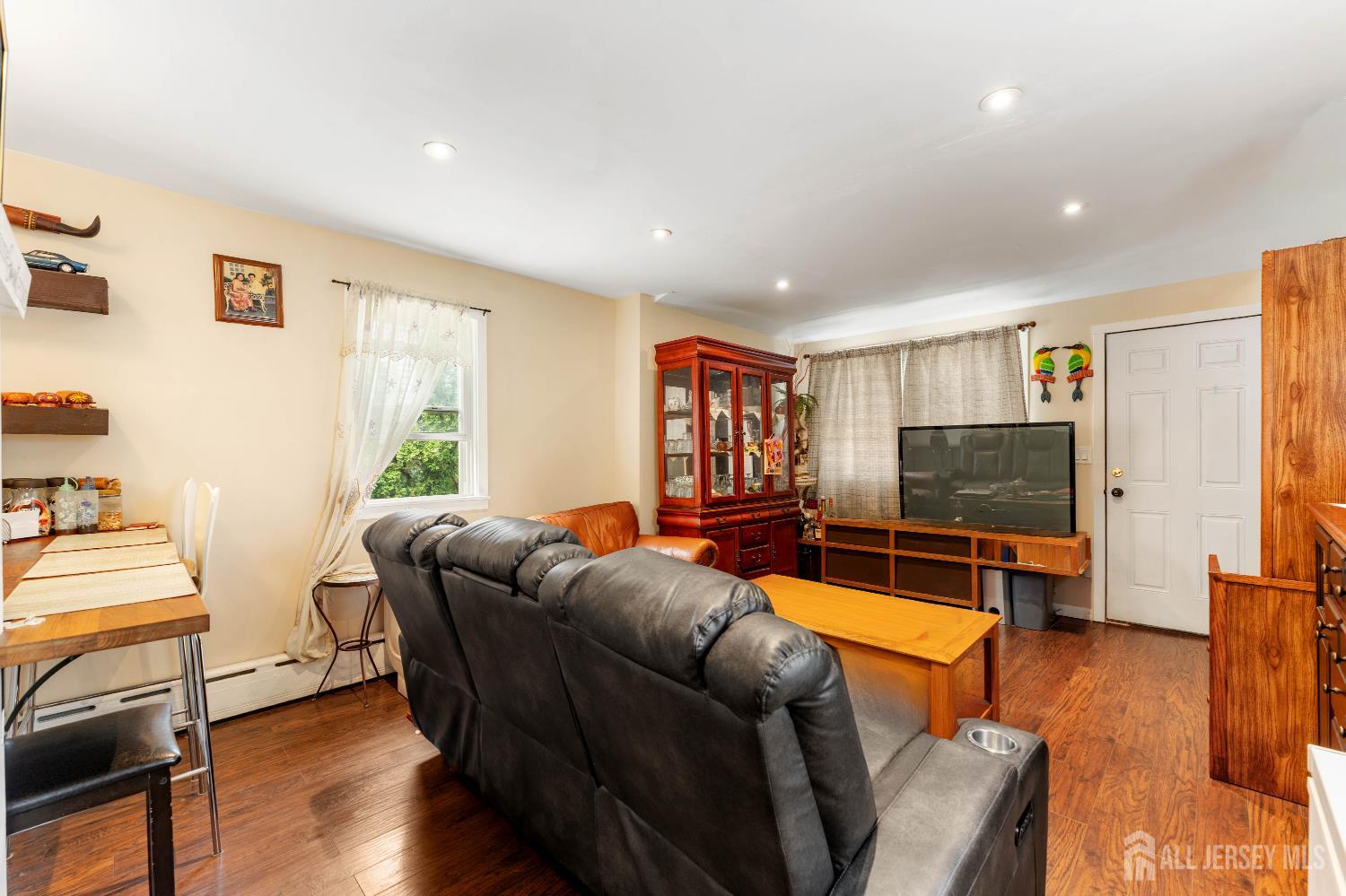 27 Division Street South River NJ 08882