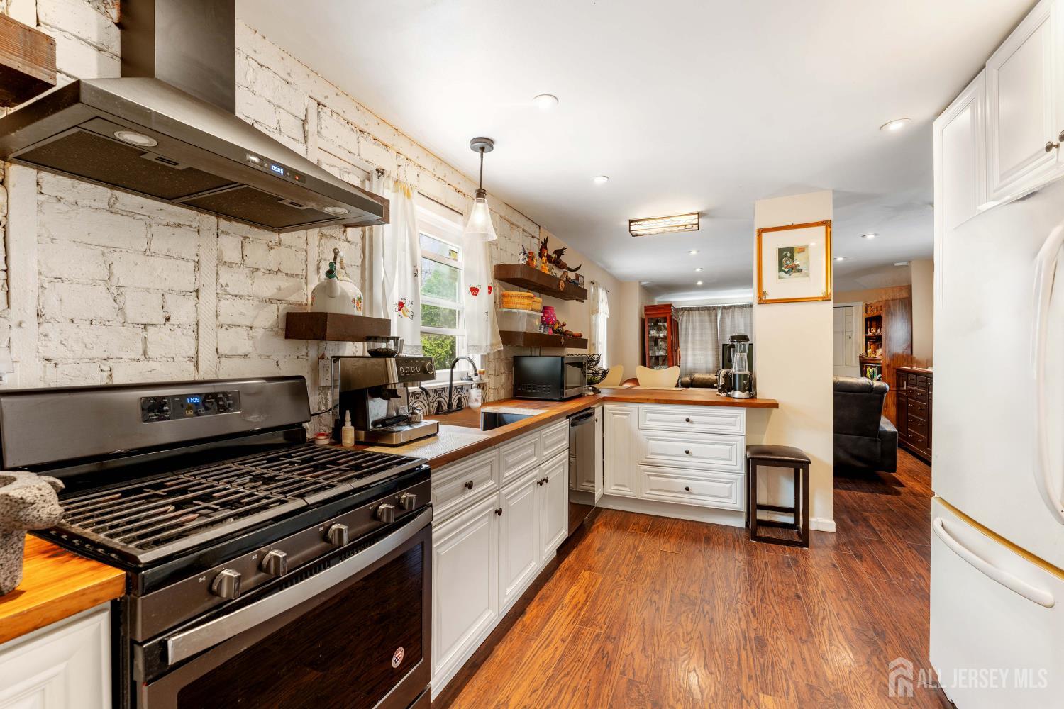 27 Division Street South River NJ 08882