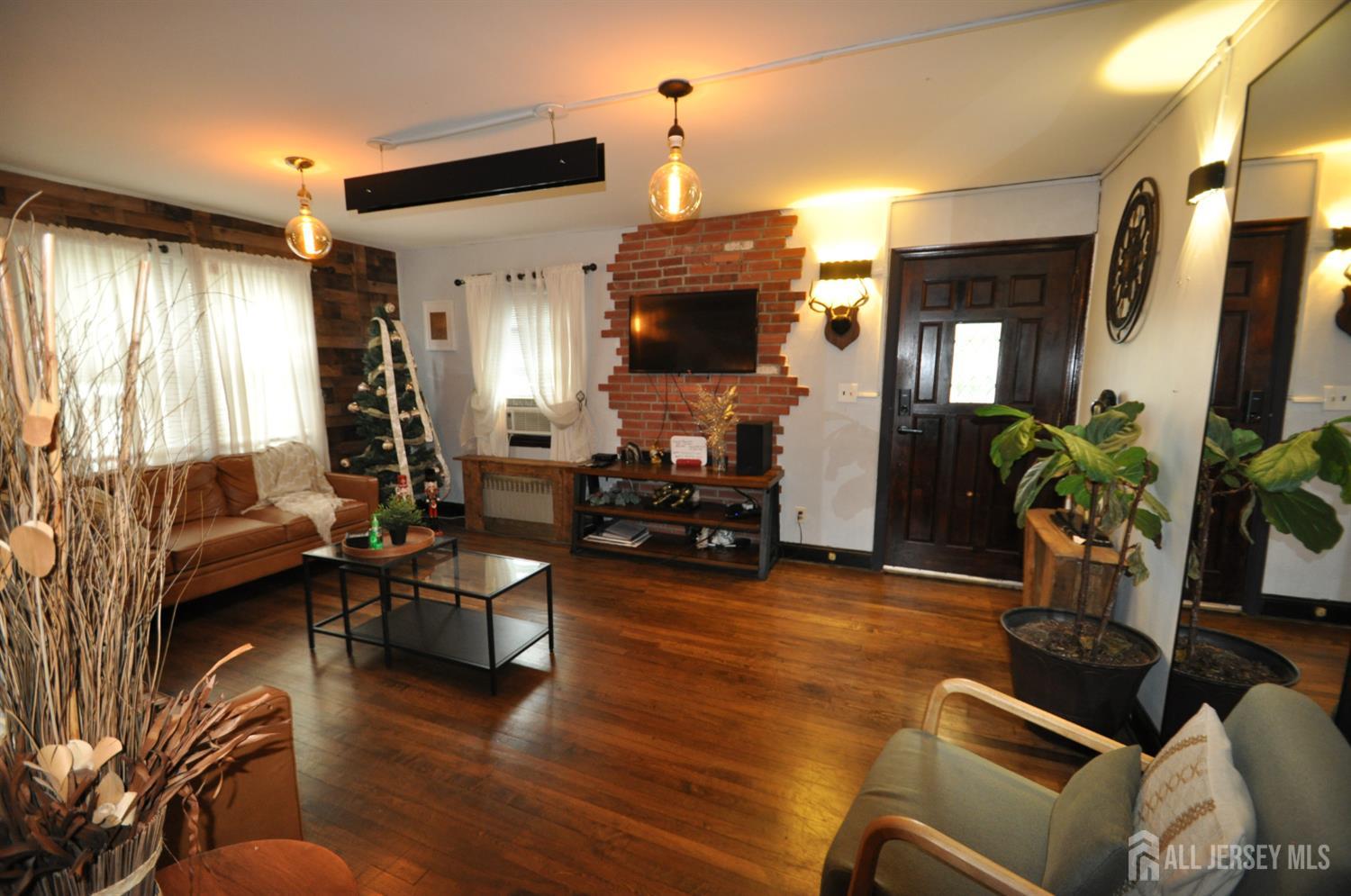 20 Maine Avenue Carteret NJ 07008