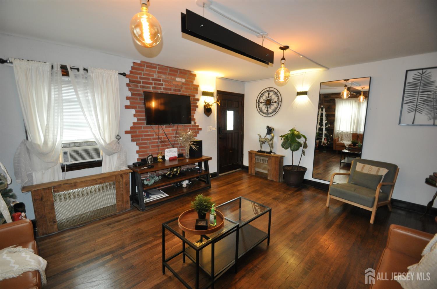 20 Maine Avenue Carteret NJ 07008