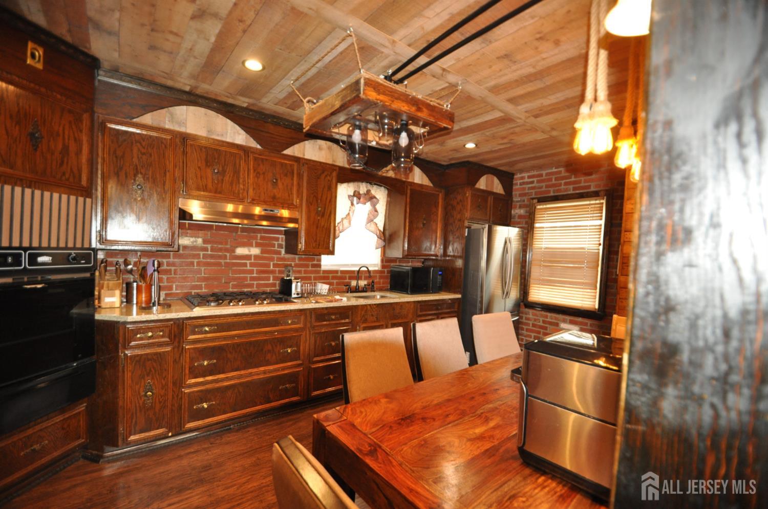 20 Maine Avenue Carteret NJ 07008