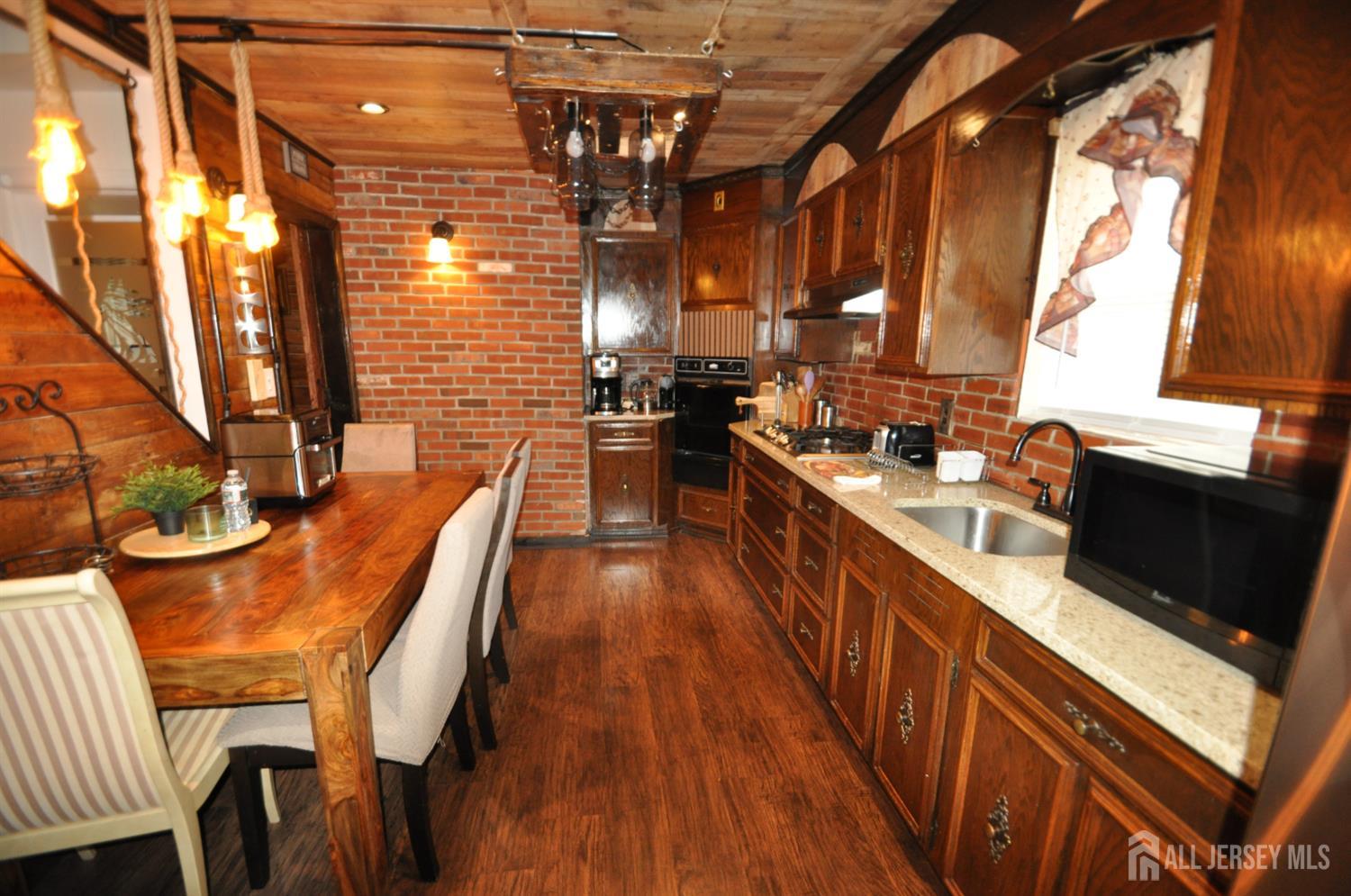 20 Maine Avenue Carteret NJ 07008