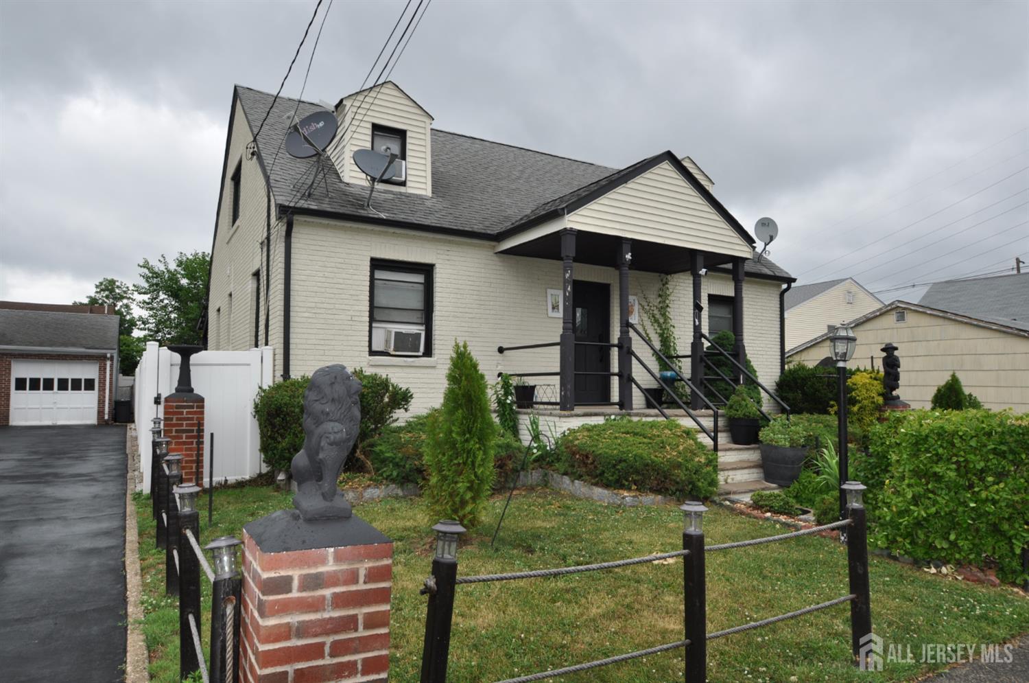 20 Maine Avenue Carteret NJ 07008