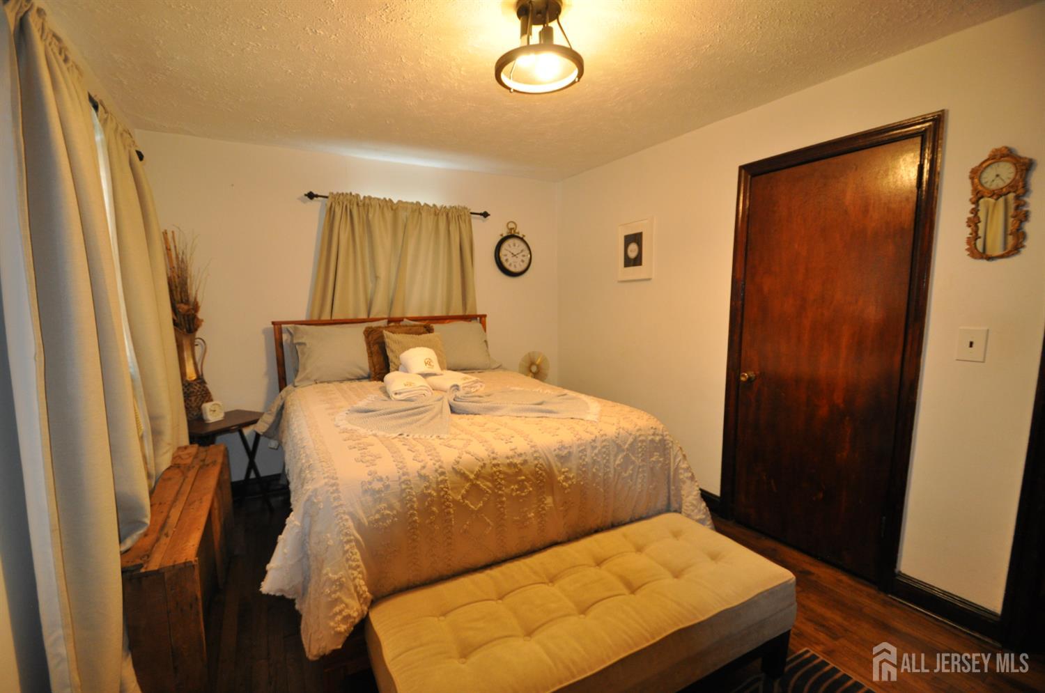 20 Maine Avenue Carteret NJ 07008