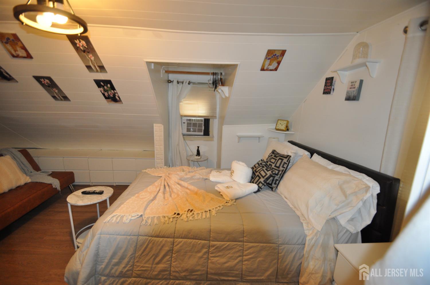 20 Maine Avenue Carteret NJ 07008