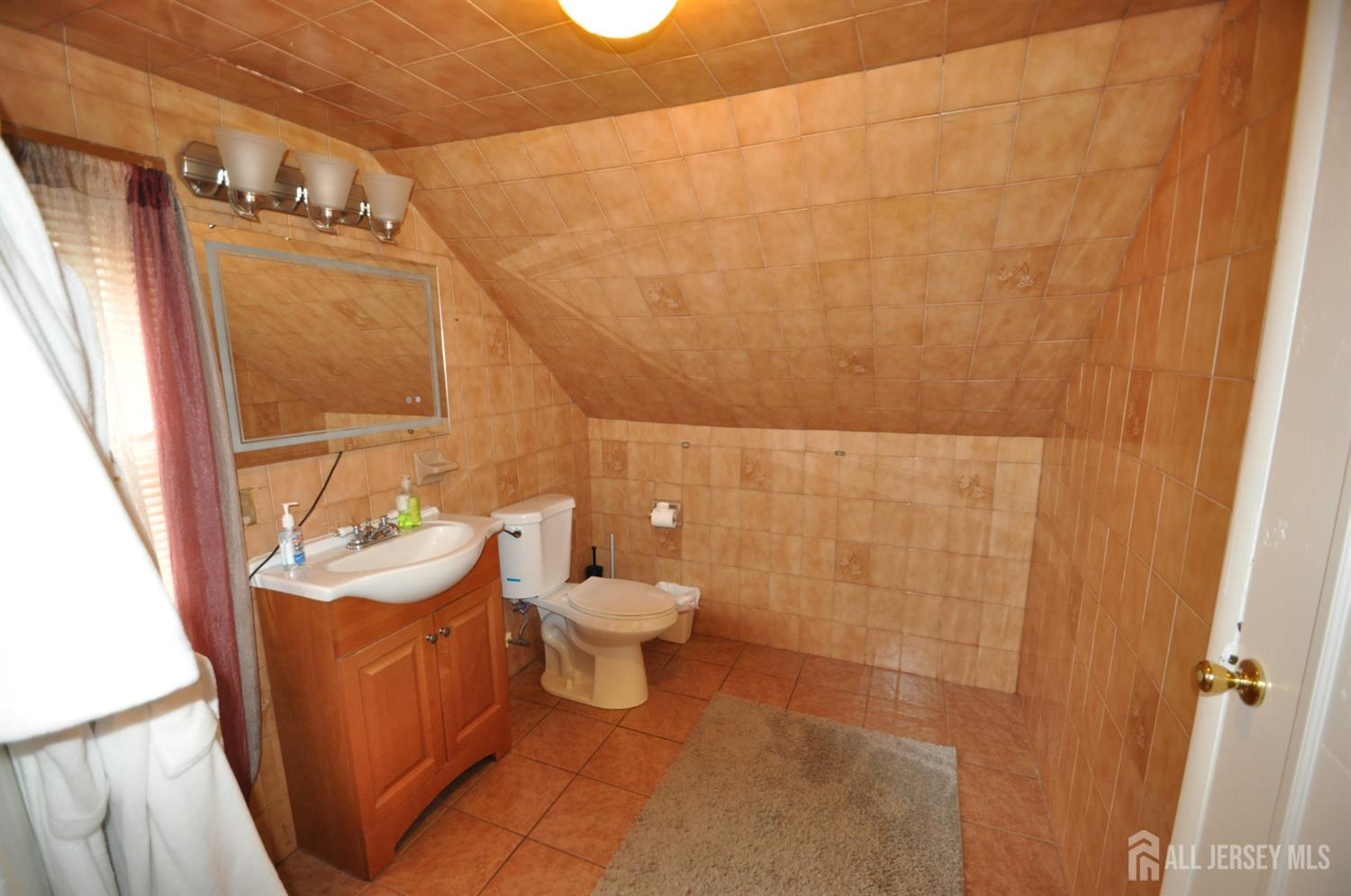 20 Maine Avenue Carteret NJ 07008