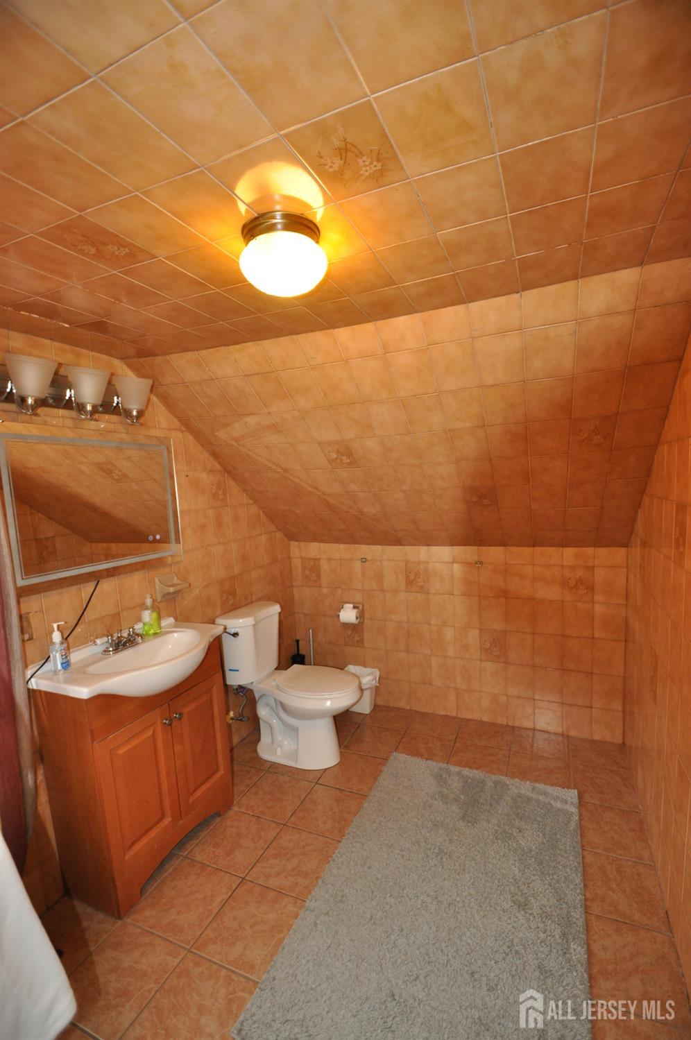 20 Maine Avenue Carteret NJ 07008