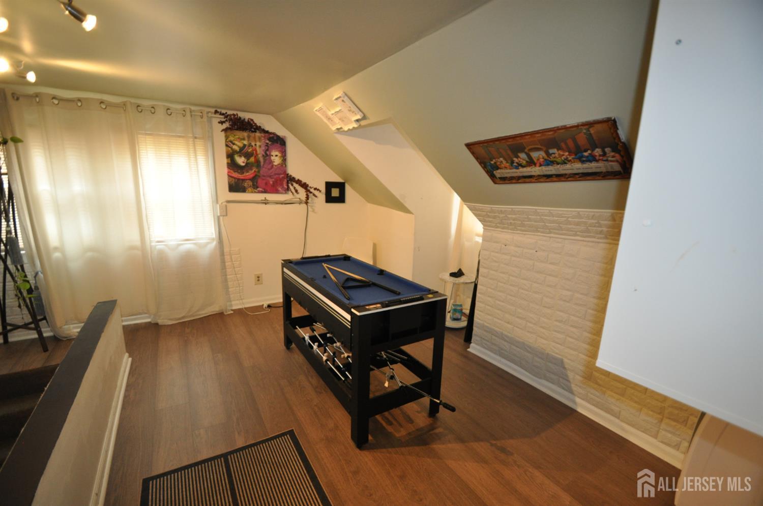20 Maine Avenue Carteret NJ 07008