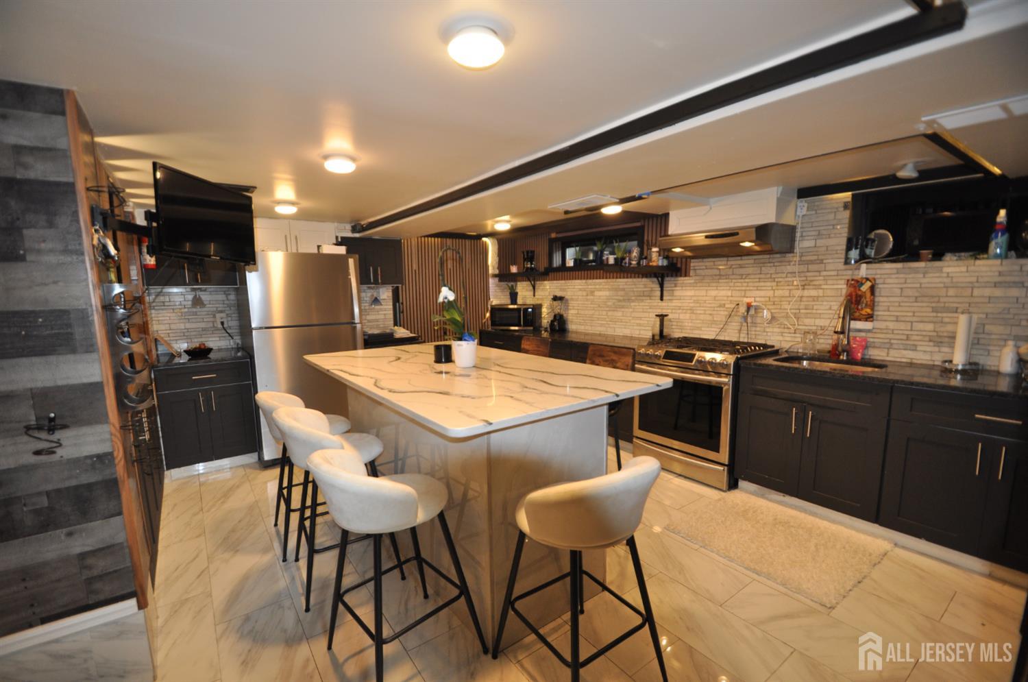 20 Maine Avenue Carteret NJ 07008