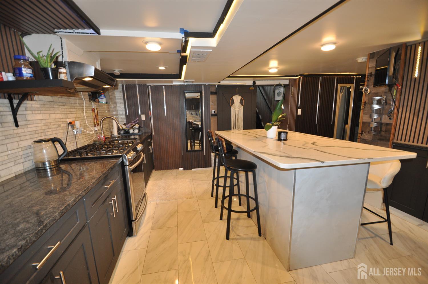 20 Maine Avenue Carteret NJ 07008