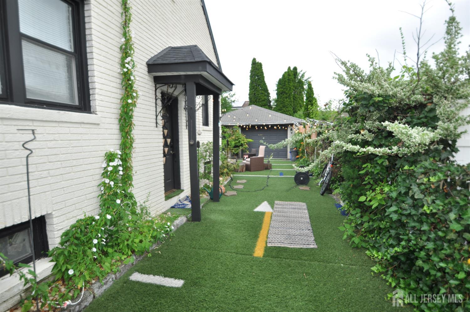 20 Maine Avenue Carteret NJ 07008