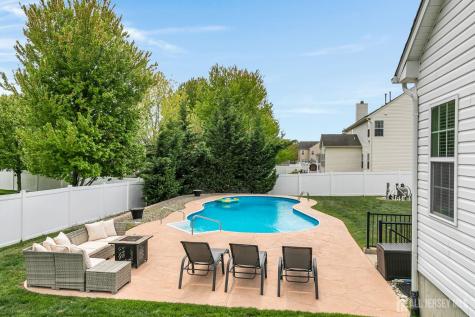 17 Carriage Way Barnegat NJ 08005