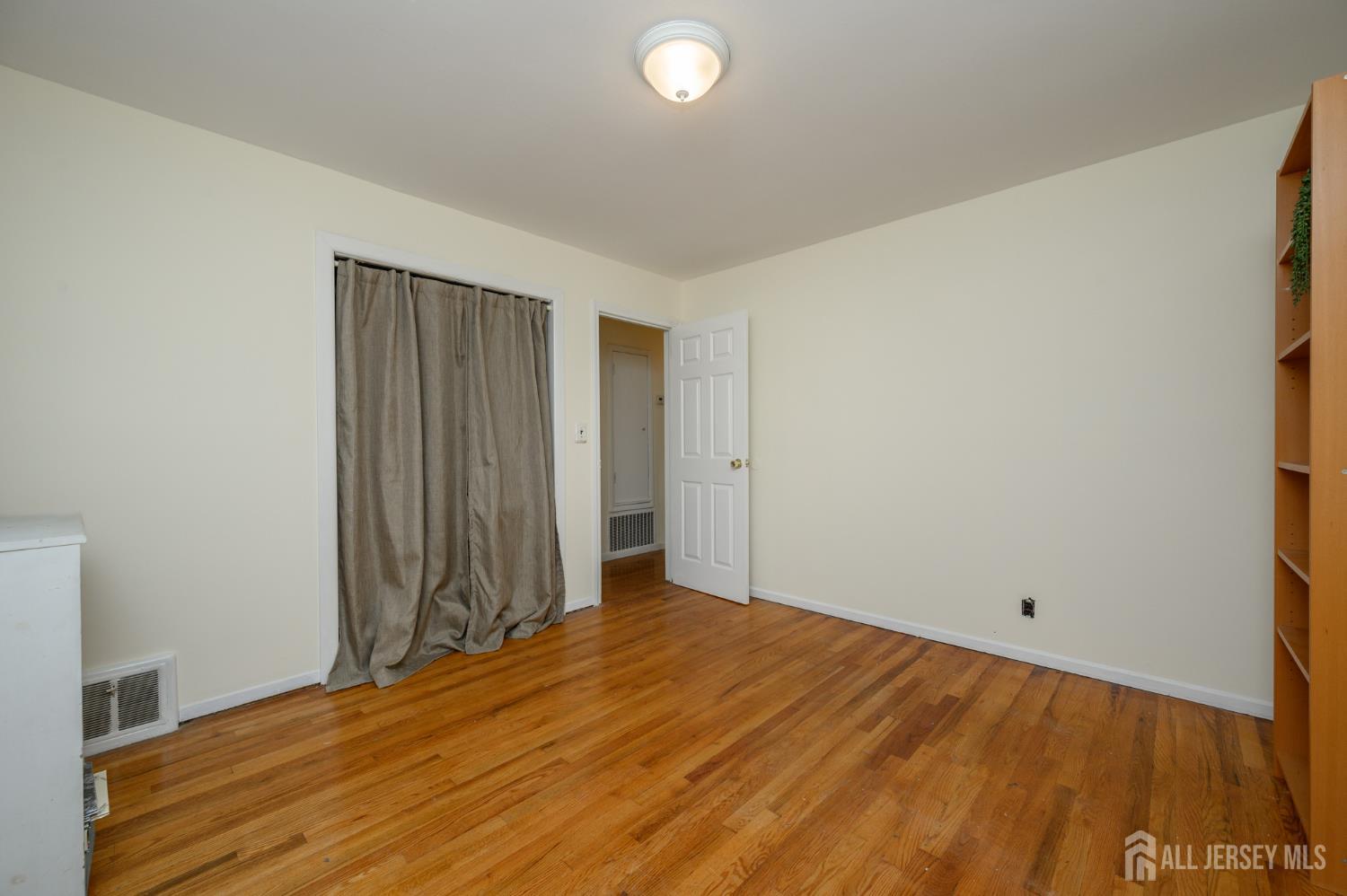 7 Libby Lane Iselin NJ 08830