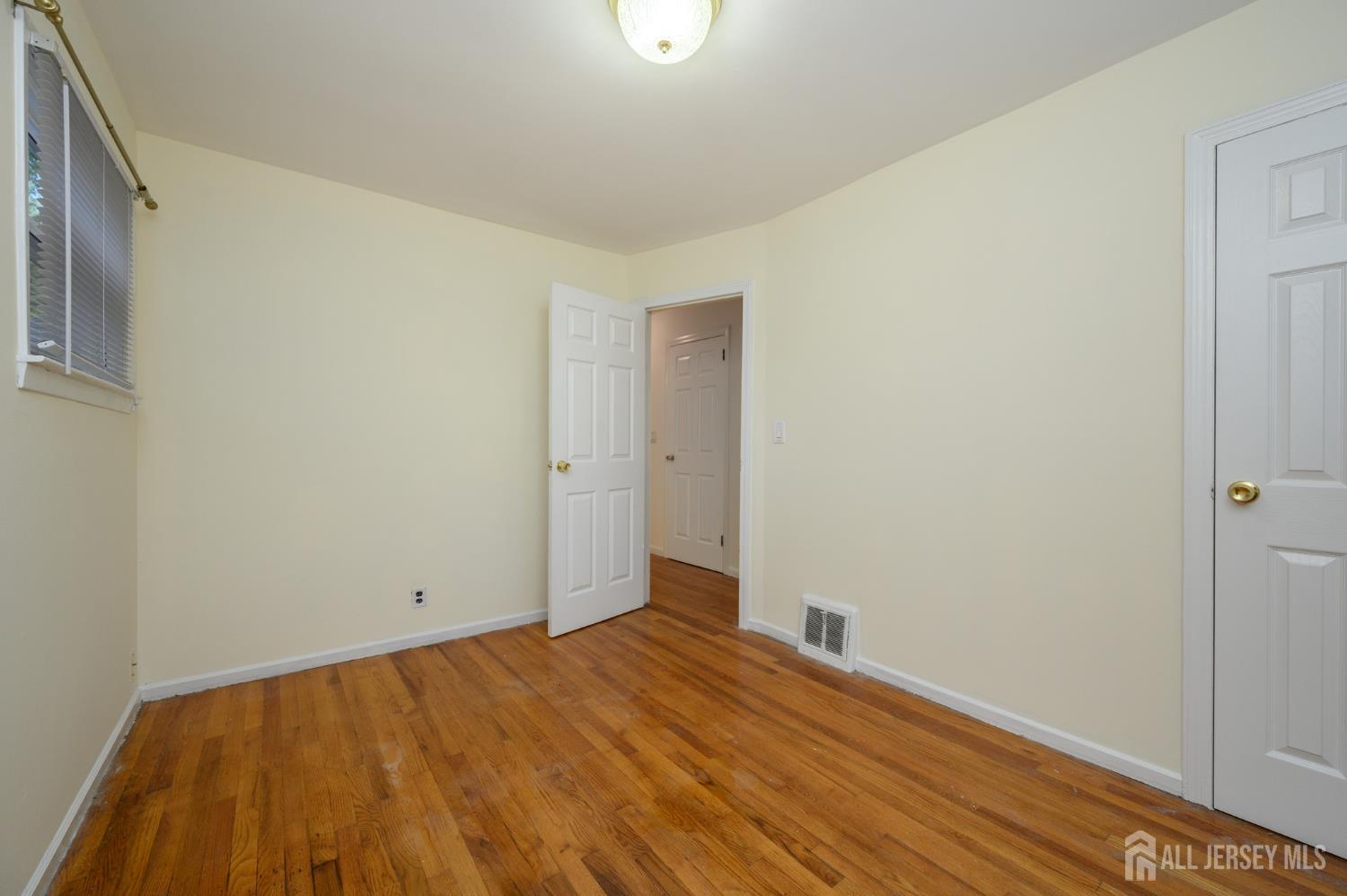 7 Libby Lane Iselin NJ 08830