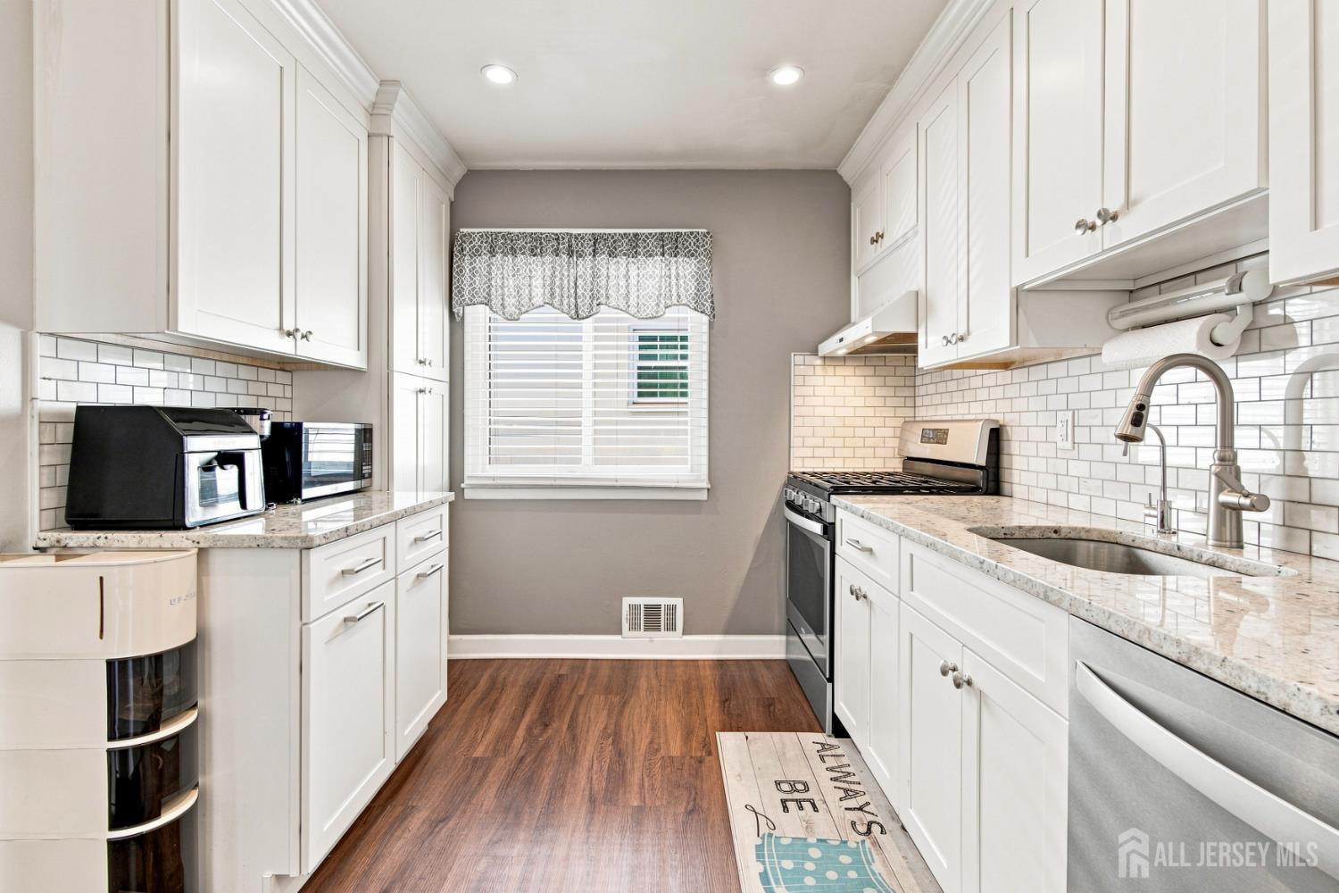 85 E Laurel Street Carteret NJ 07008