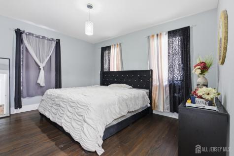 245 W 3 Avenue Roselle NJ 07203