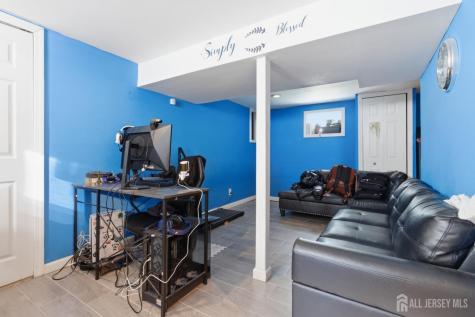 245 W 3 Avenue Roselle NJ 07203