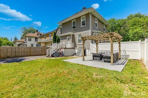 245 W 3 Avenue Roselle NJ 07203