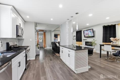 245 W 3 Avenue Roselle NJ 07203