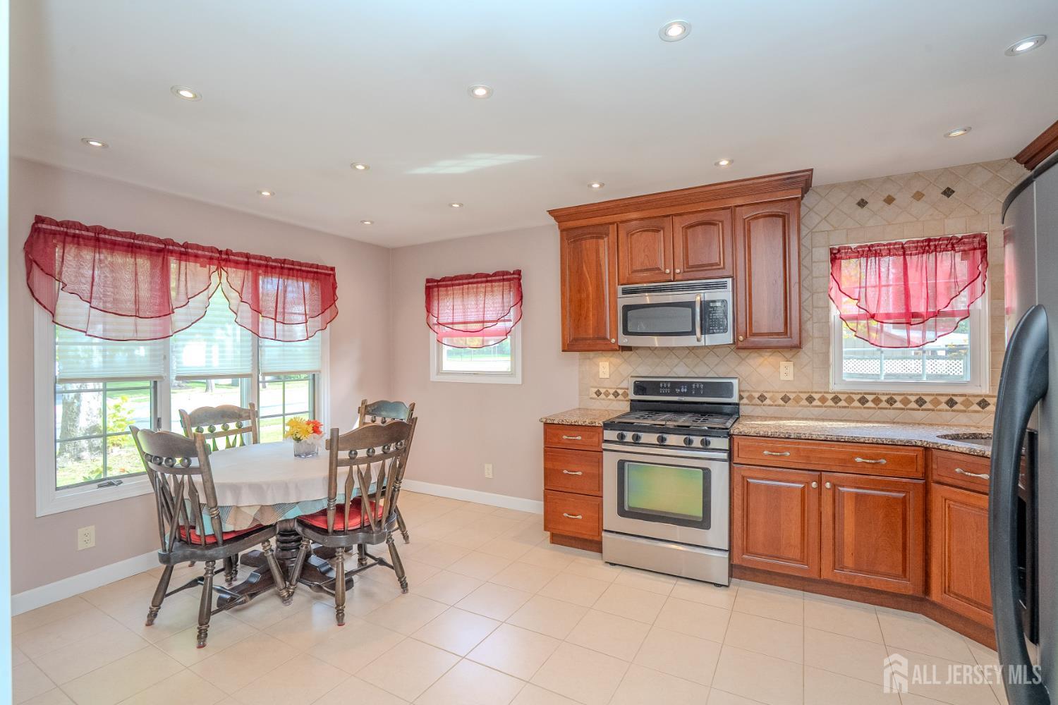 499 Old Stage Road Spotswood NJ 08884