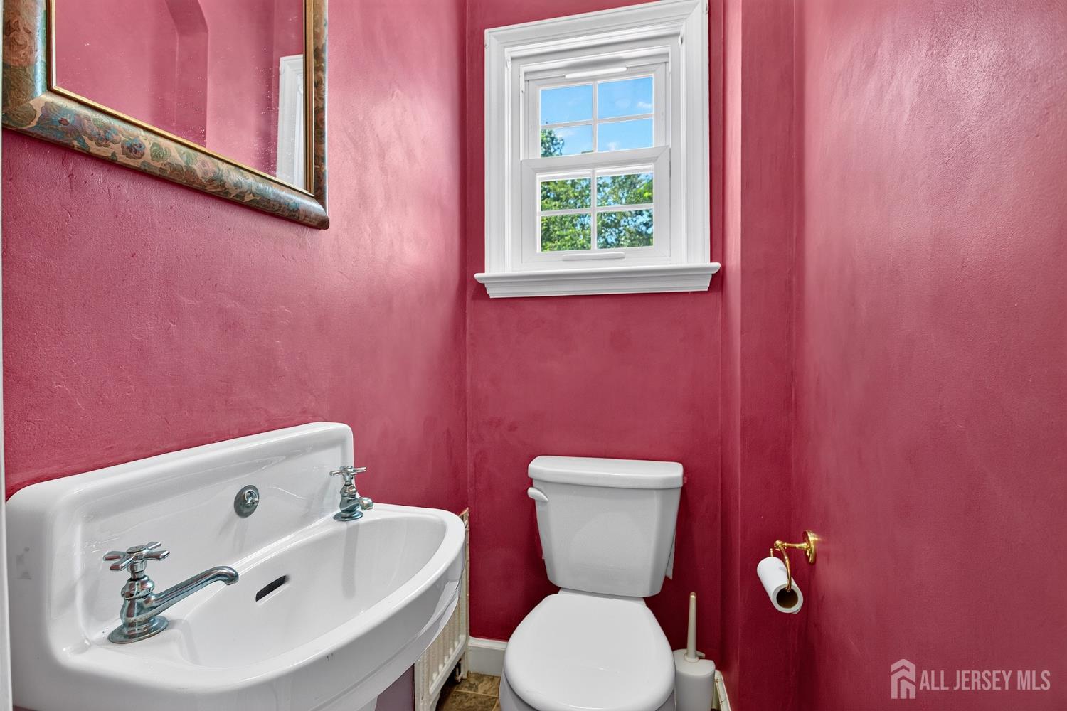 31 Warwick Road Colonia NJ 07067
