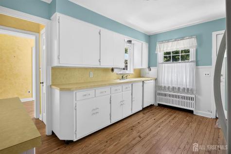 31 Warwick Road Colonia NJ 07067