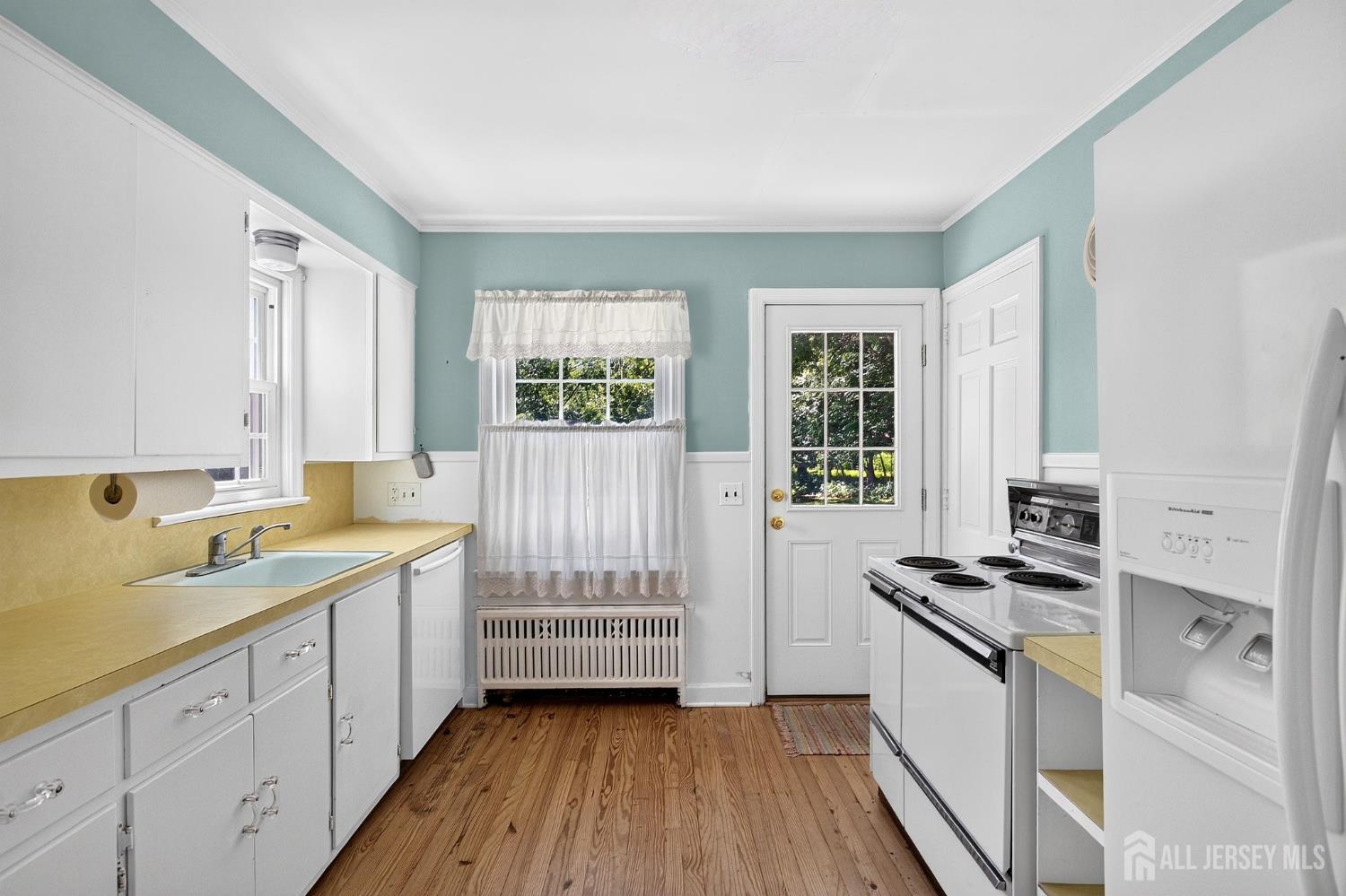 31 Warwick Road Colonia NJ 07067