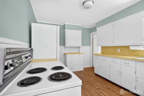 31 Warwick Road Colonia NJ 07067