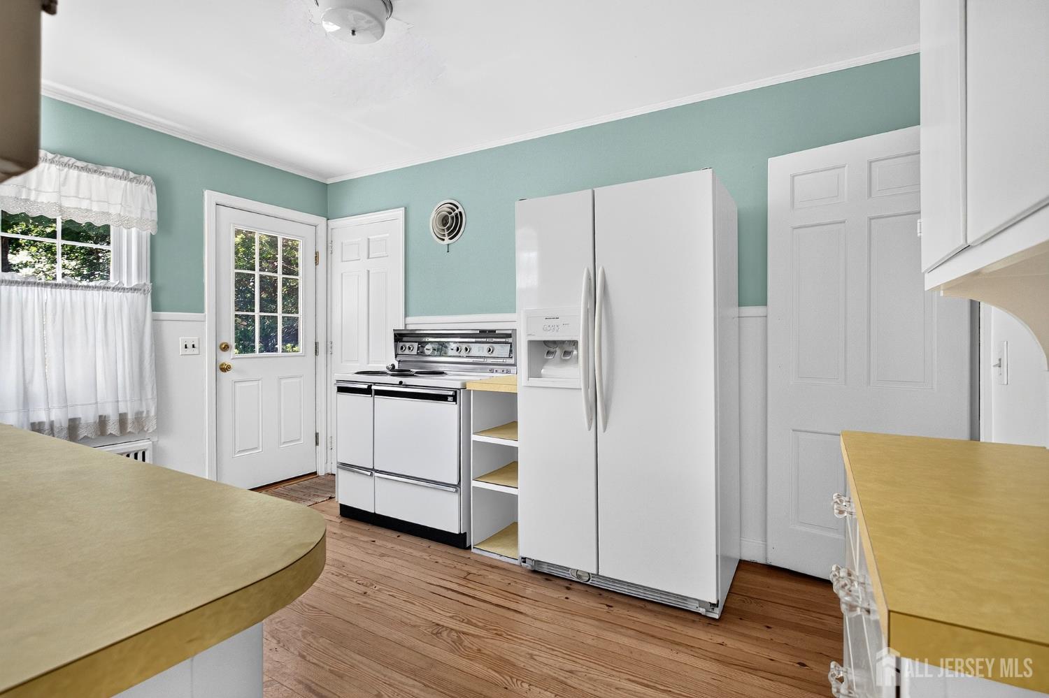 31 Warwick Road Colonia NJ 07067
