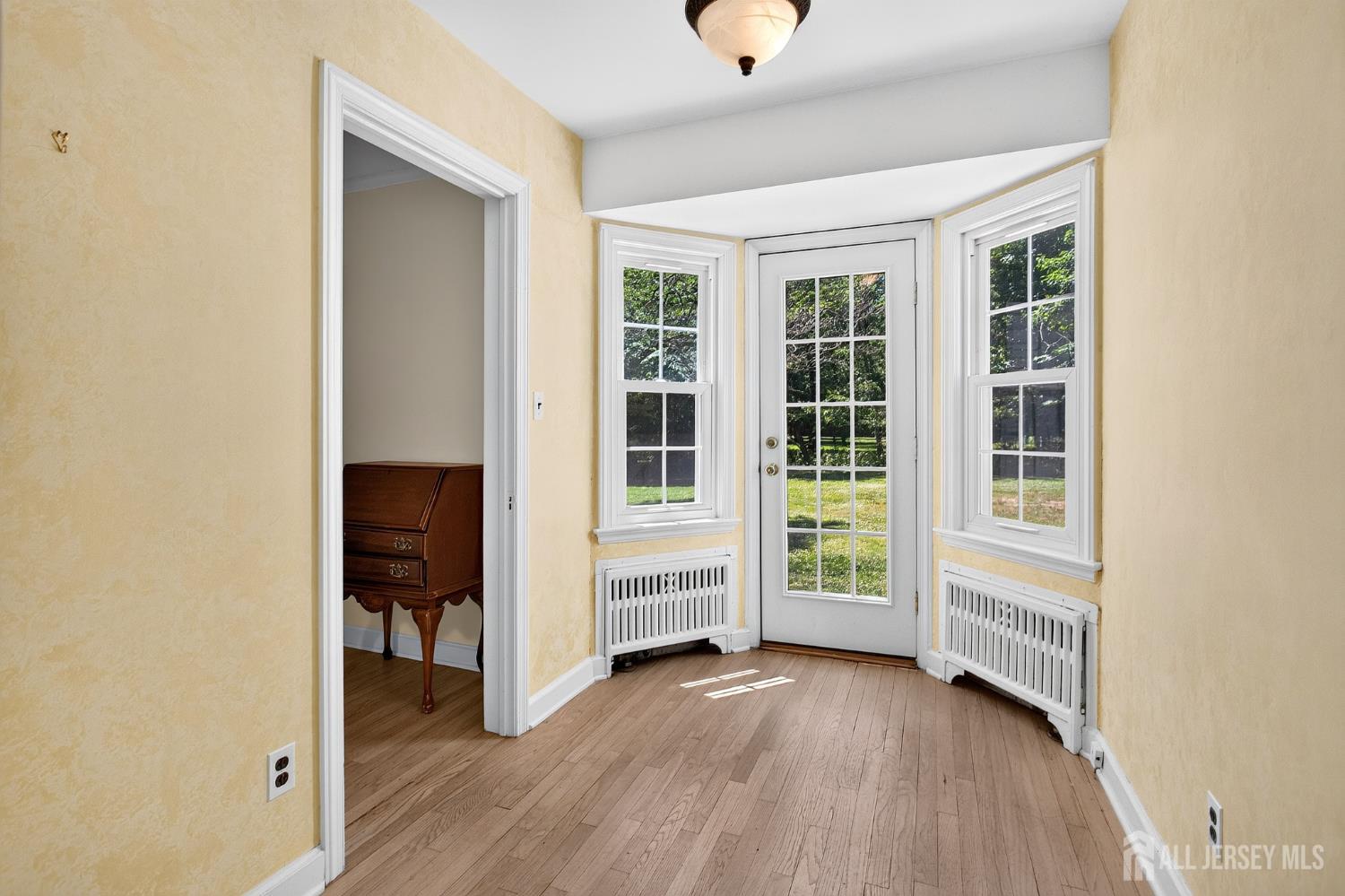 31 Warwick Road Colonia NJ 07067
