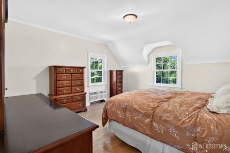 31 Warwick Road Colonia NJ 07067