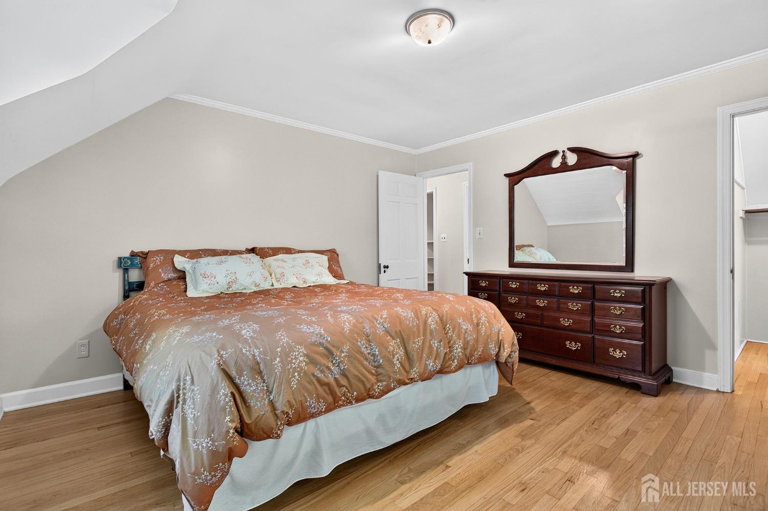31 Warwick Road Colonia NJ 07067