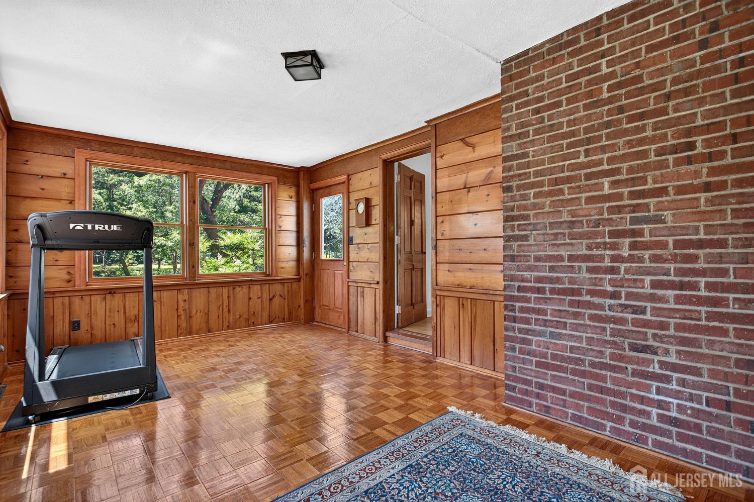 31 Warwick Road Colonia NJ 07067