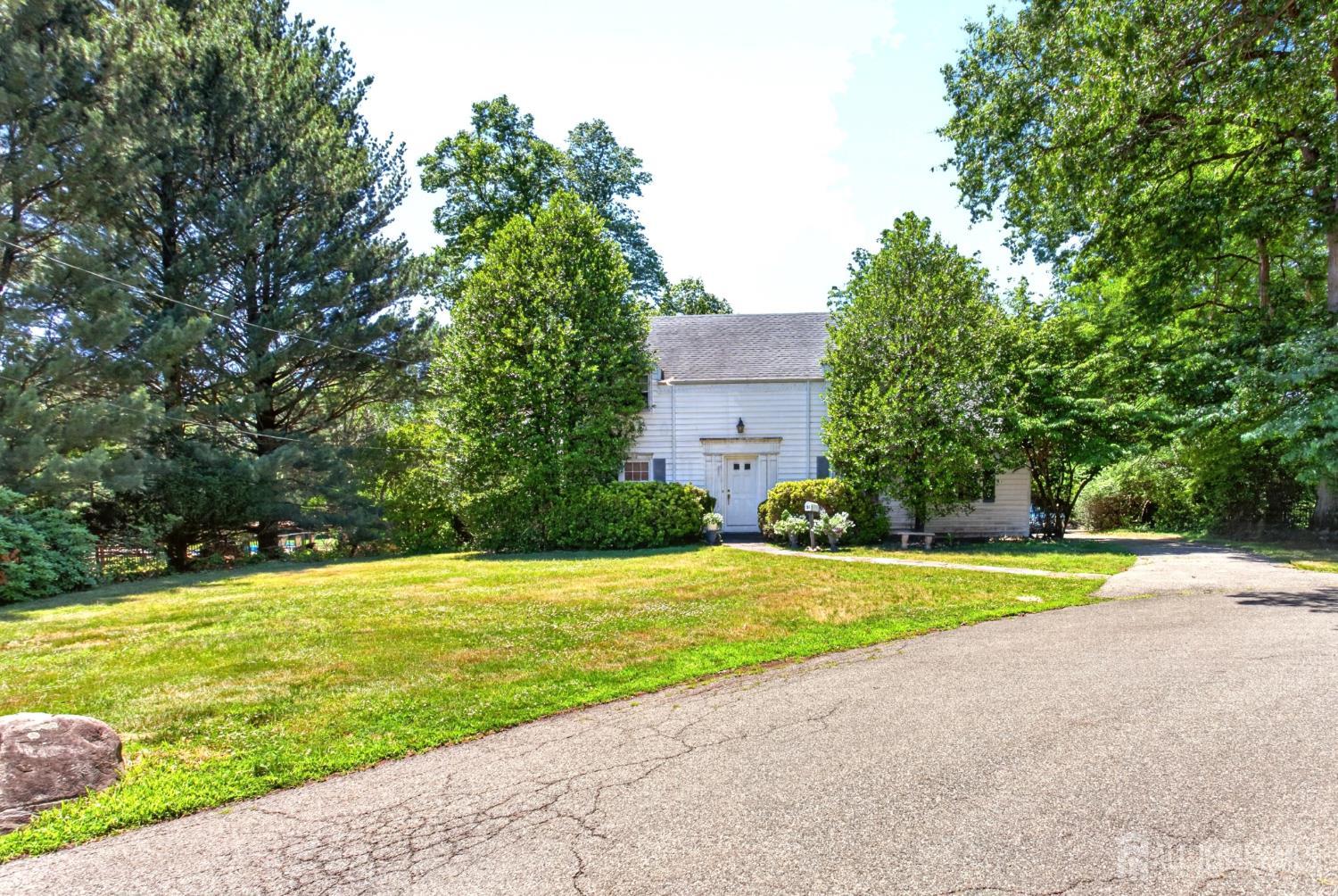 31 Warwick Road Colonia NJ 07067