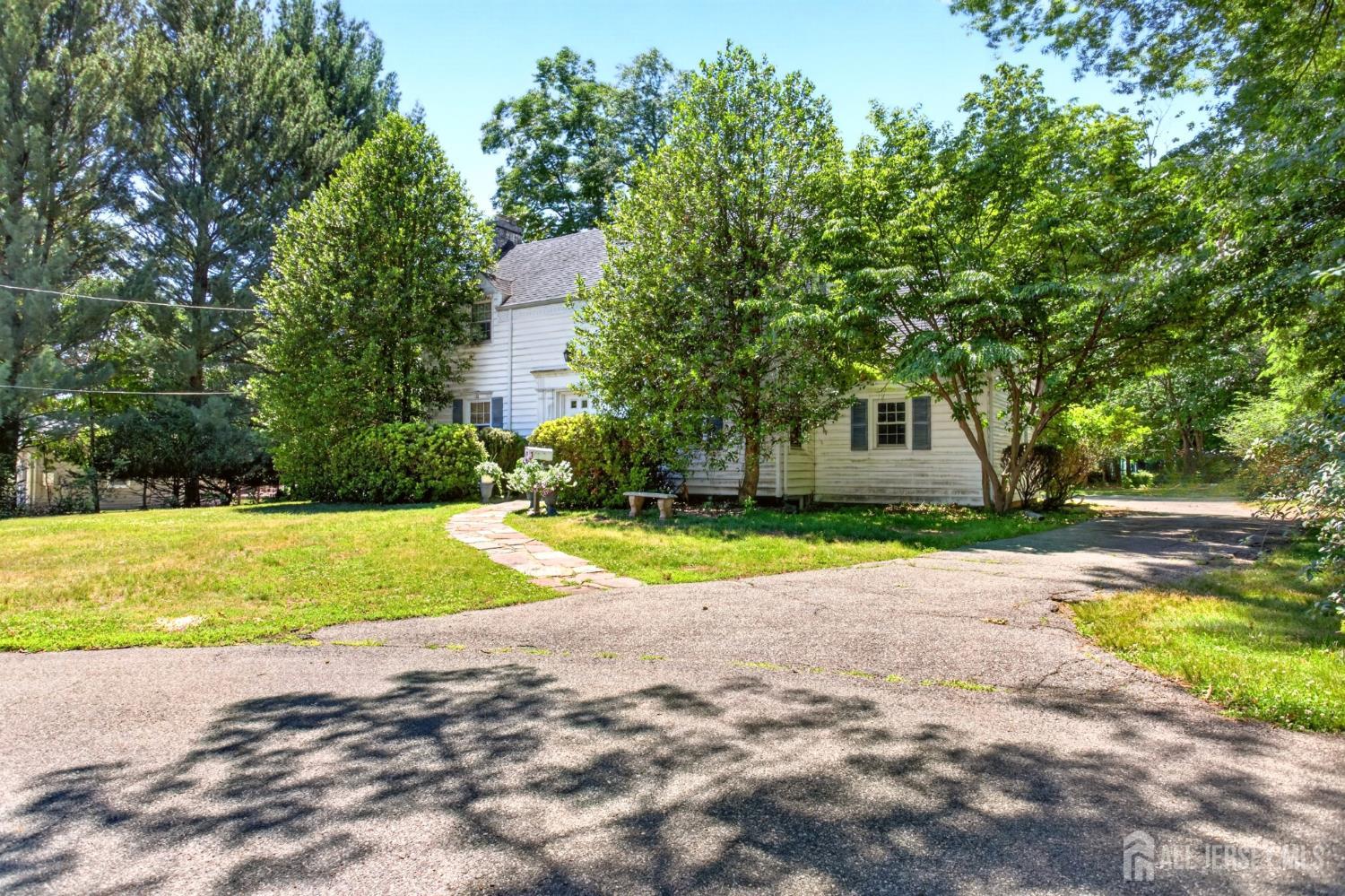 31 Warwick Road Colonia NJ 07067