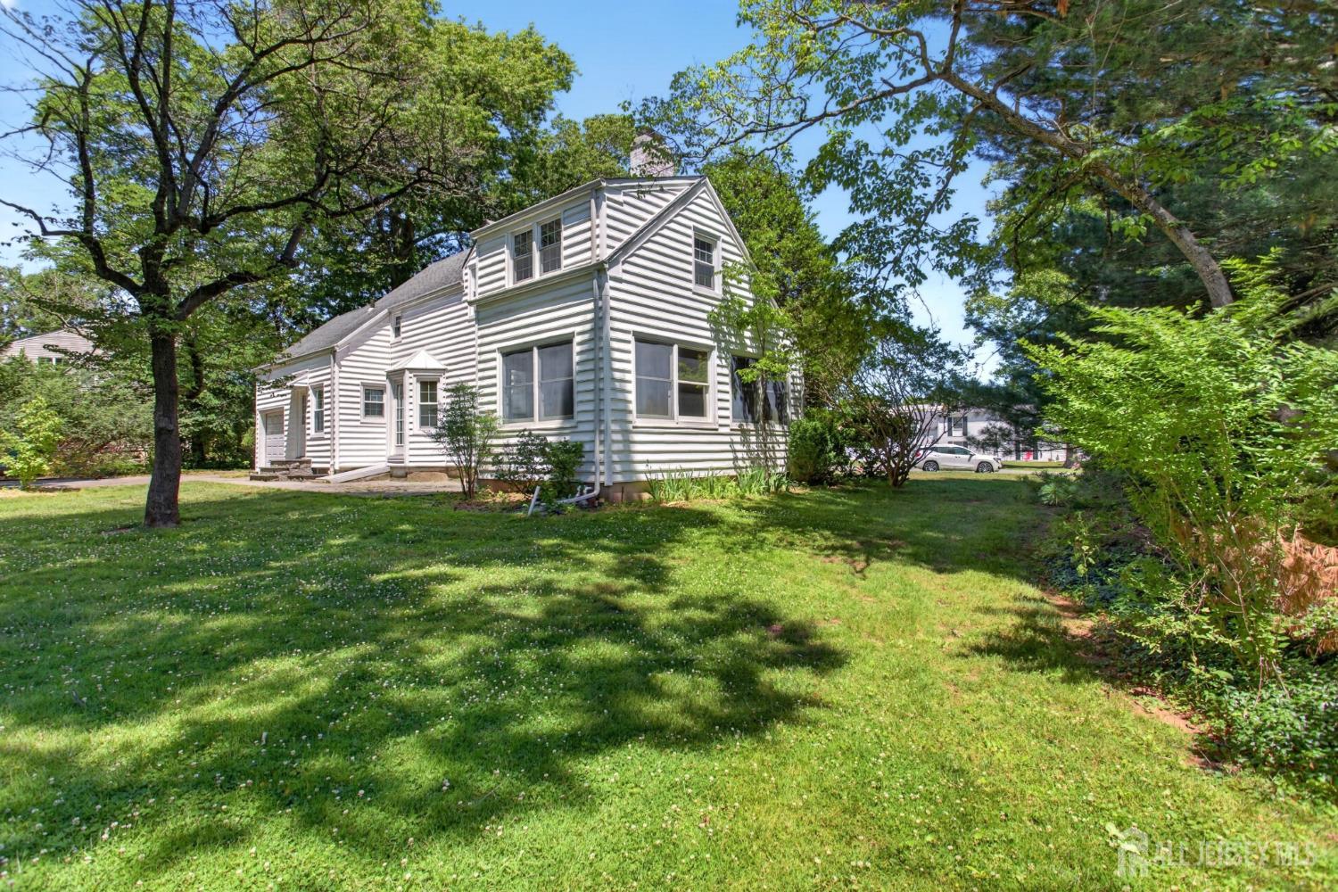 31 Warwick Road Colonia NJ 07067