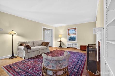 31 Warwick Road Colonia NJ 07067