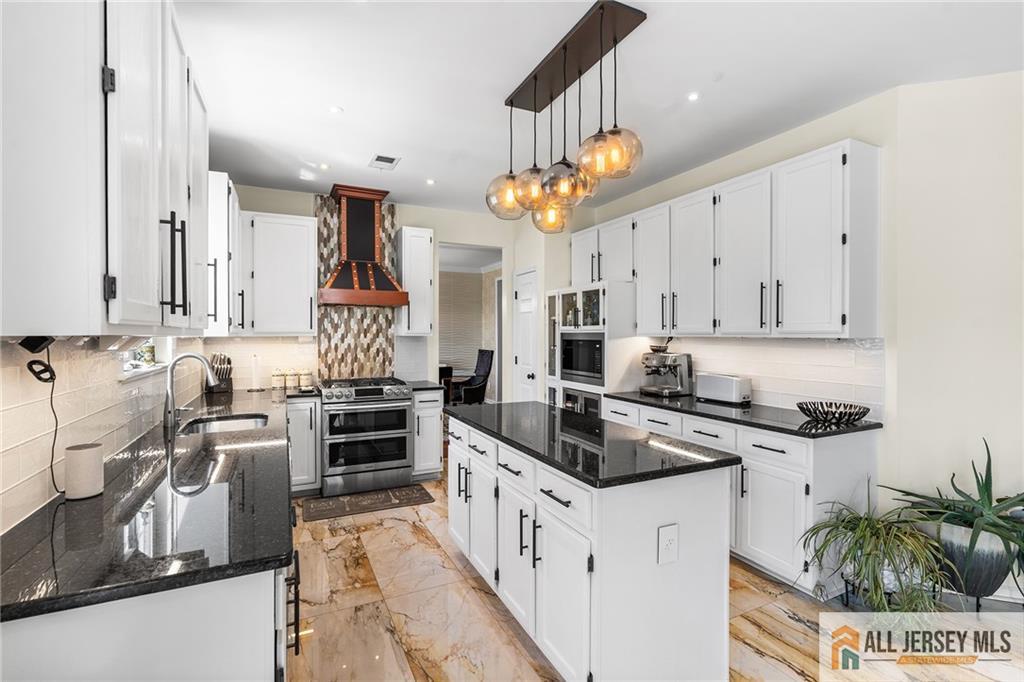 5 Woodfield Court Franklin NJ 08540